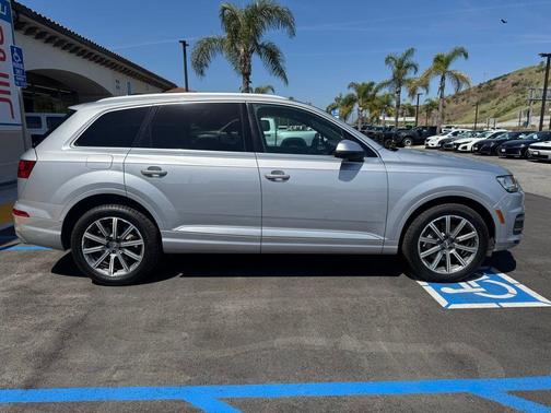 Florett Silver Metallic 2018 Audi Q7 3.0T Premium Plus