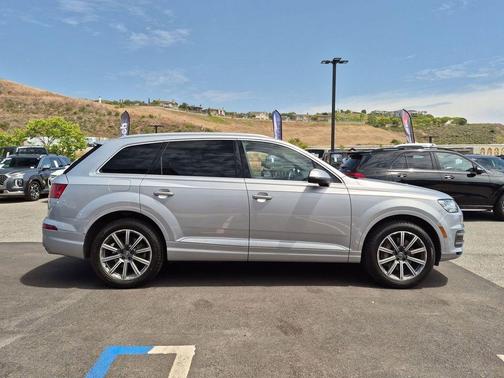Florett Silver Metallic 2018 Audi Q7 3.0T Premium Plus