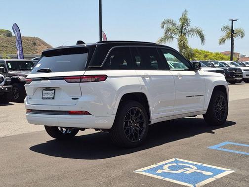 Bright White Clearcoat 2026 Jeep Grand Cherokee Summit