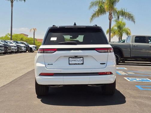 Bright White Clearcoat 2026 Jeep Grand Cherokee Summit
