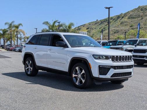 Bright White Clearcoat 2026 Jeep Grand Cherokee Limited