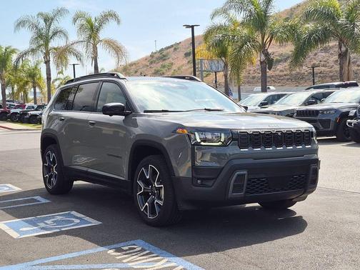 Sting Gray Clearcoat 2026 Jeep Cherokee Overland