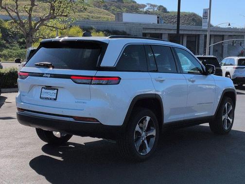 Bright White Clearcoat 2026 Jeep Grand Cherokee Limited