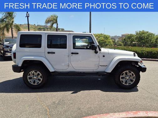 Bright White Clearcoat 2014 Jeep Wrangler Unlimited Sahara