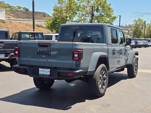 Anvil Clearcoat 2026 Jeep Gladiator Sport