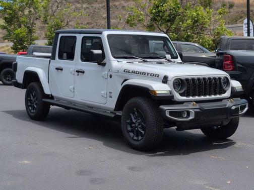 Bright White Clearcoat 2026 Jeep Gladiator 85th Anniversary Edition
