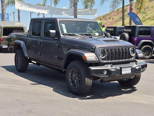 Granite Crystal Clearcoat Metallic 2026 Jeep Gladiator Sport