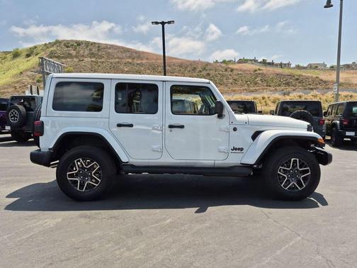 Bright White Clearcoat 2026 Jeep Wrangler Sahara