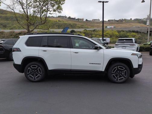 Bright White Clearcoat 2026 Jeep Cherokee LAREDO/LIMITED
