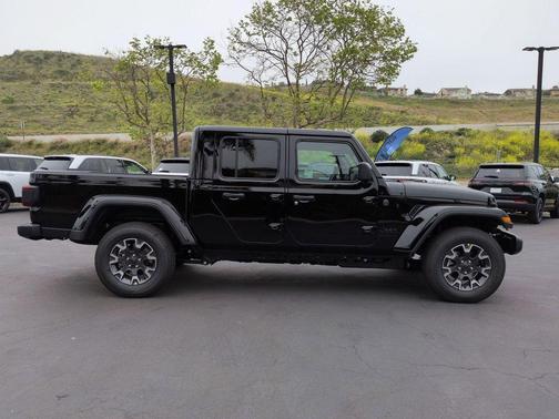 Black Clearcoat 2026 Jeep Gladiator Sport