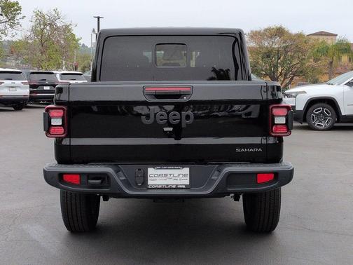 Black Clearcoat 2026 Jeep Gladiator Sport