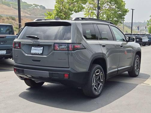 Sting Gray Clearcoat 2026 Jeep Cherokee LAREDO/LIMITED