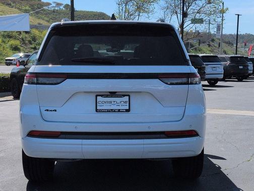 Bright White Clearcoat 2026 Jeep Grand Cherokee Limited