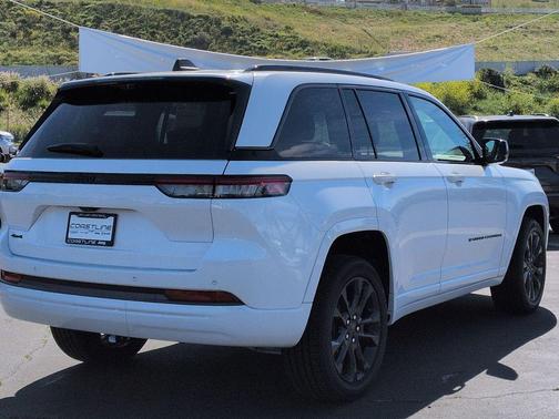 Bright White Clearcoat 2026 Jeep Grand Cherokee Limited