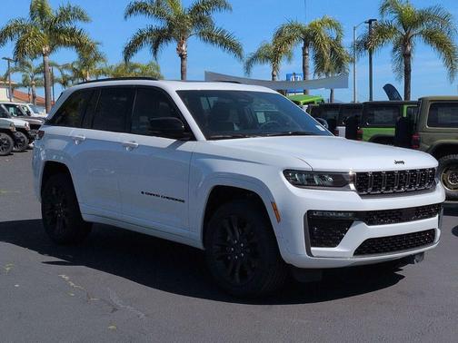 Bright White Clearcoat 2026 Jeep Grand Cherokee Limited