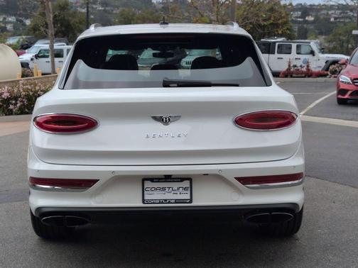 Glacier White 2024 Bentley Bentayga V8