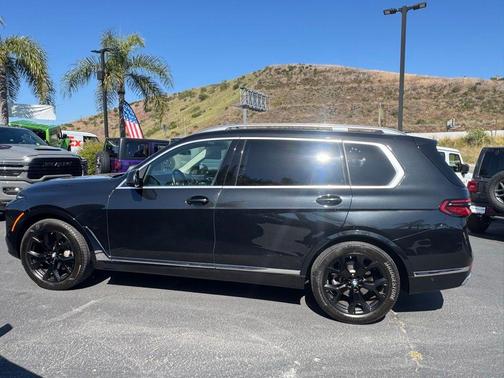 Black Sapphire Metallic 2024 BMW X7 xDrive40i