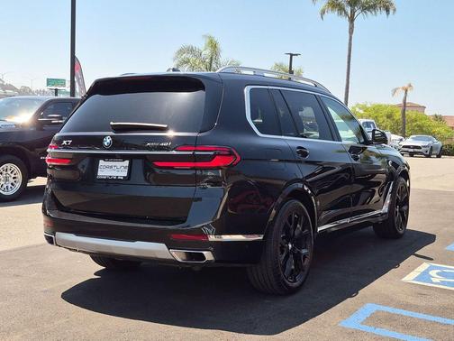 Black Sapphire Metallic 2024 BMW X7 xDrive40i