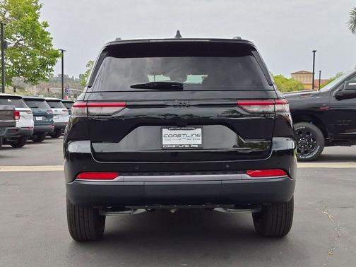 Diamond Black 2026 Jeep Grand Cherokee Laredo