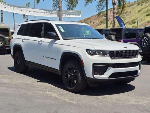 Bright White Clearcoat 2026 Jeep Grand Cherokee L Laredo