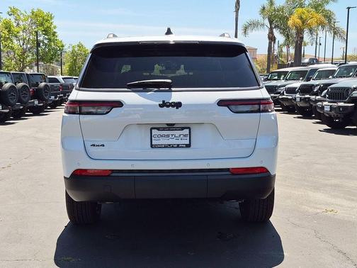 Bright White Clearcoat 2026 Jeep Grand Cherokee L Laredo