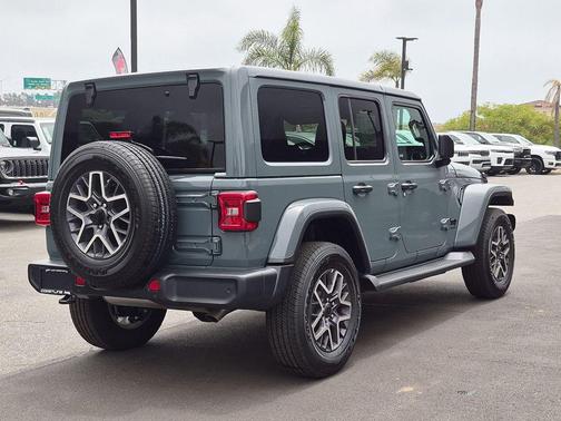 Anvil Clearcoat 2026 Jeep Wrangler Sahara