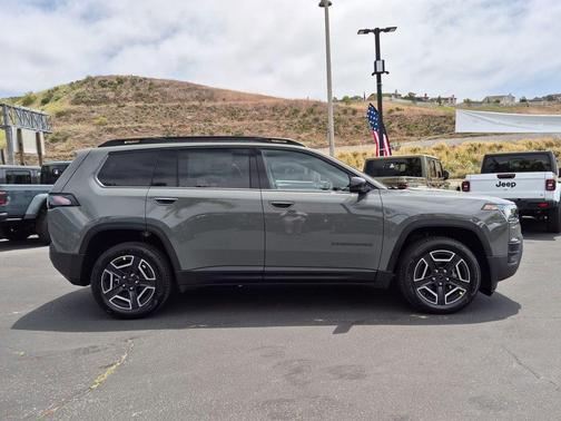 Sting Gray Clearcoat 2026 Jeep Cherokee LAREDO/LIMITED