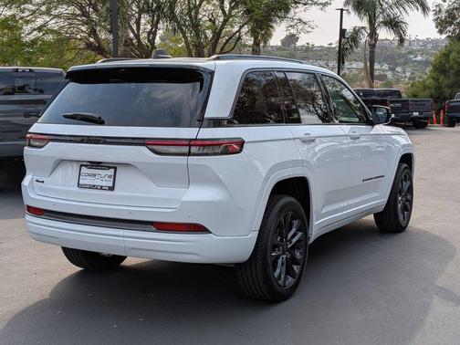 Bright White Clearcoat 2026 Jeep Grand Cherokee Limited