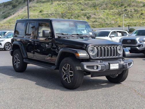 Black Clearcoat 2026 Jeep Wrangler Sahara
