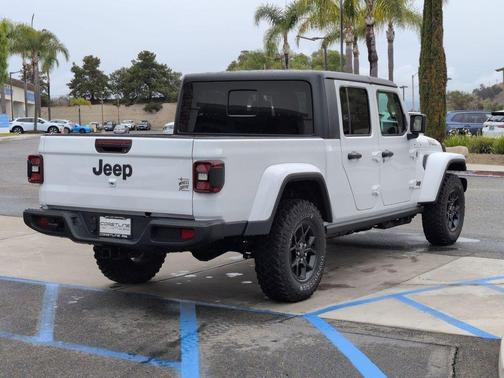 Bright White Clearcoat 2026 Jeep Gladiator Sport