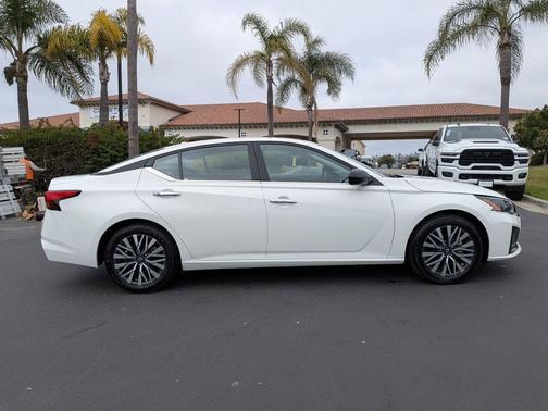 Glacier White 2025 Nissan Altima SV