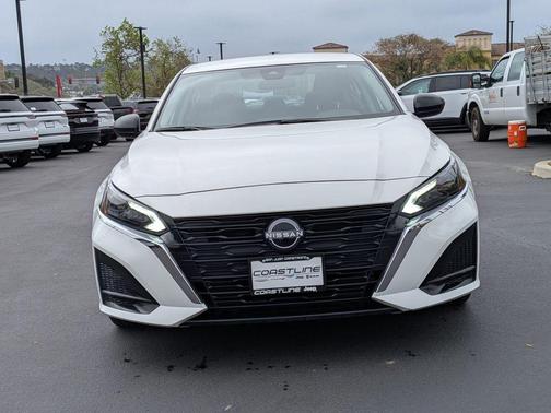 Glacier White 2025 Nissan Altima SV