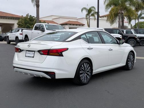 Glacier White 2025 Nissan Altima SV