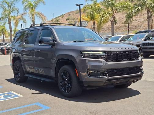 Metallic 2023 Jeep Wagoneer Series II