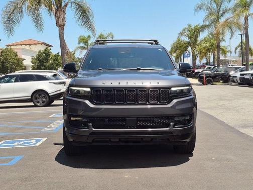 Metallic 2023 Jeep Wagoneer Series II