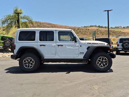 Bright White Clearcoat 2026 Jeep Wrangler Rubicon