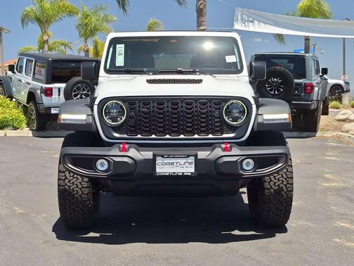 Bright White Clearcoat 2026 Jeep Wrangler Rubicon