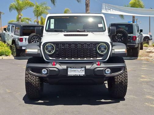 Bright White Clearcoat 2026 Jeep Wrangler Rubicon