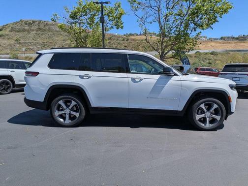 Bright White Clearcoat 2026 Jeep Grand Cherokee L Limited