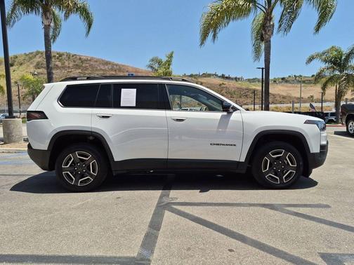 Bright White Clearcoat 2026 Jeep Cherokee LAREDO/LIMITED