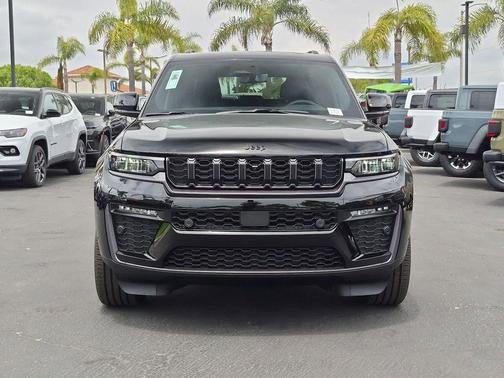 Diamond Black 2026 Jeep Grand Cherokee Limited