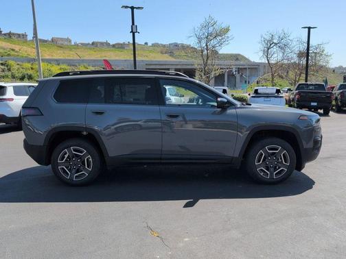 Sting Gray Clearcoat 2026 Jeep Cherokee LAREDO/LIMITED