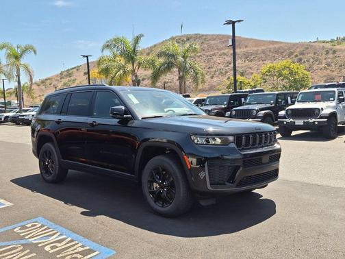 Diamond Black 2026 Jeep Grand Cherokee L Laredo