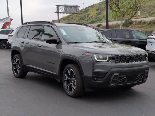 Sting Gray Clearcoat 2026 Jeep Cherokee Overland