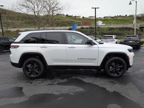 Bright White Clearcoat 2026 Jeep Grand Cherokee Limited