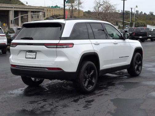 Bright White Clearcoat 2026 Jeep Grand Cherokee Limited