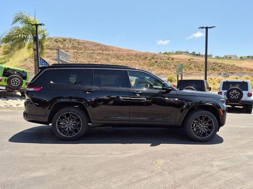 Diamond Black 2026 Jeep Grand Cherokee L Summit