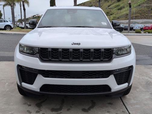 Bright White Clearcoat 2026 Jeep Grand Cherokee Limited