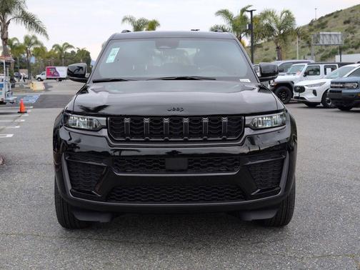 Diamond Black 2026 Jeep Grand Cherokee Laredo