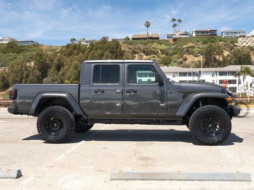 Granite Crystal Clearcoat Metallic 2026 Jeep Gladiator Sport